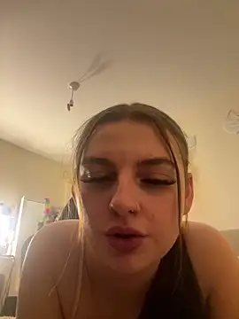 Snapshot of Lola-rosexx chatting on February 20, 2026, 12:18 am Lola-rosexx online show from February 20, 2026, 12:18 am