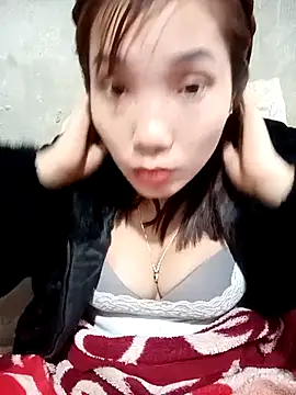 yeutinh00 online show from February 8, 2026, 4:05 am