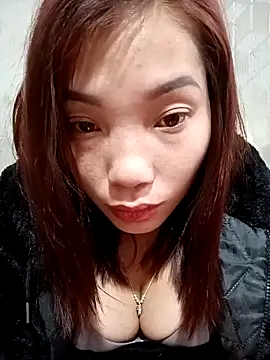 yeutinh00 online show from February 8, 2026, 4:21 pm