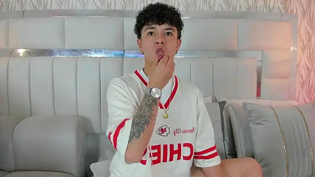 imxxjoel online show from February 6, 2026, 3:44 am