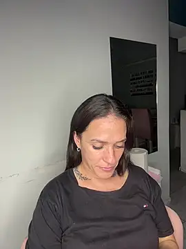 Snapshot of donatella07 chatting on April 19, 2026, 1:49 am donatella07 online show from April 19, 2026, 1:49 am