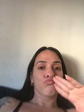 Snapshot of donatella07 chatting on May 15, 2026, 4:36 pm donatella07 online show from May 15, 2026, 4:36 pm