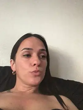 Snapshot of donatella07 chatting on May 31, 2026, 7:37 pm donatella07 online show from May 31, 2026, 7:37 pm