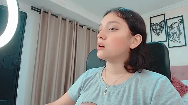 Snapshot of littlemolly_walcott chatting on May 29, 2026, 2:53 am littlemolly walcott online show from May 29, 2026, 2:53 am