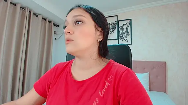 Snapshot of littlemolly_walcott chatting on July 4, 2026, 8:48 pm littlemolly walcott online show from July 4, 2026, 8:48 pm