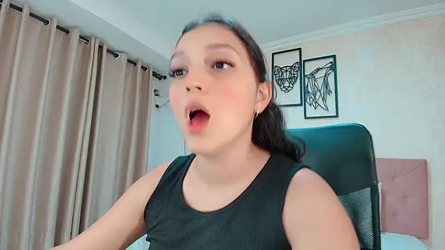 Snapshot of littlemolly_walcott chatting on July 6, 2026, 12:51 am littlemolly walcott online show from July 6, 2026, 12:51 am