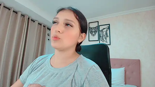 Snapshot of littlemolly_walcott chatting on July 6, 2026, 11:51 pm littlemolly walcott online show from July 6, 2026, 11:51 pm