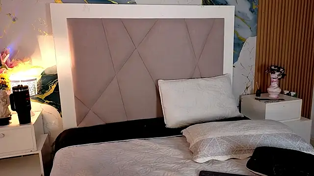 Snapshot of Sienna_Desiree chatting on June 10, 2026, 12:59 pm Sienna Desiree online show from June 10, 2026, 12:59 pm