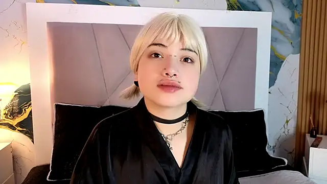 Snapshot of Sienna_Desiree chatting on June 21, 2026, 6:49 am Sienna Desiree online show from June 21, 2026, 6:49 am