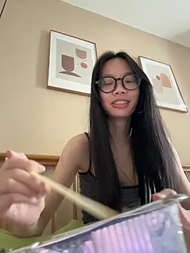 Snapshot of PetiteTight chatting on May 18, 2026, 4:29 am PetiteTight online show from May 18, 2026, 4:29 am