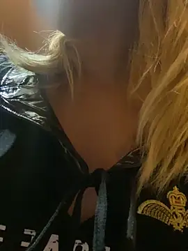 Snapshot of FoxxyFoxx chatting on March 11, 2026, 8:15 pm FoxxyFoxx online show from March 11, 2026, 8:15 pm