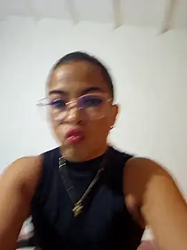 Snapshot of Daphne_Grayy chatting on February 8, 2026, 9:40 pm Daphne Grayy online show from February 8, 2026, 9:40 pm