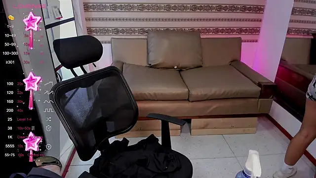 xxximena angels  online show from April 30, 2026, 7:09 pm