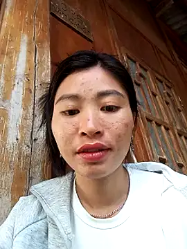 Snapshot of Hiniyk2 chatting on May 5, 2026, 11:07 am Hiniyk2 online show from May 5, 2026, 11:07 am