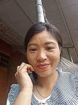 Snapshot of Hiniyk2 chatting on June 27, 2026, 3:22 am Hiniyk2 online show from June 27, 2026, 3:22 am