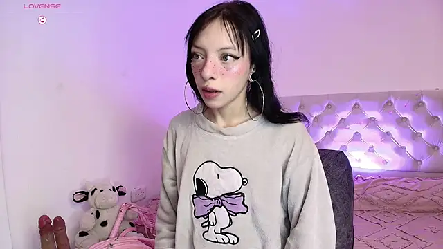 Diamond  cherry69 online show from April 30, 2026, 2:01 pm