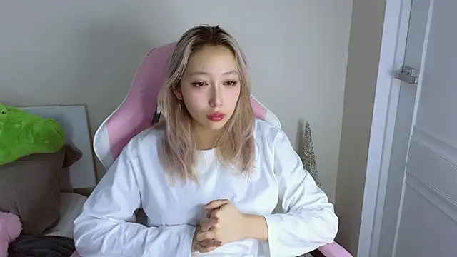 jasmilee online show from February 14, 2026, 7:21 pm