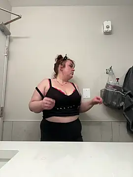 Snapshot of KittyCreamKisses chatting on February 1, 2026, 3:05 am KittyCreamKisses online show from February 1, 2026, 3:05 am