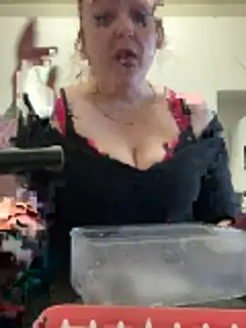 Snapshot of KittyCreamKisses chatting on February 1, 2026, 9:24 pm KittyCreamKisses online show from February 1, 2026, 9:24 pm