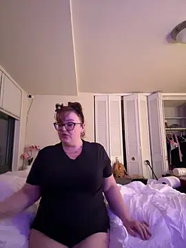 Snapshot of KittyCreamKisses chatting on February 6, 2026, 3:22 am KittyCreamKisses online show from February 6, 2026, 3:22 am