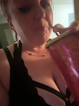 Snapshot of KittyCreamKisses chatting on March 9, 2026, 3:54 am KittyCreamKisses online show from March 9, 2026, 3:54 am