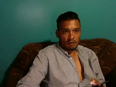 latinomoreno95 online show from May 5, 2026, 12:18 am