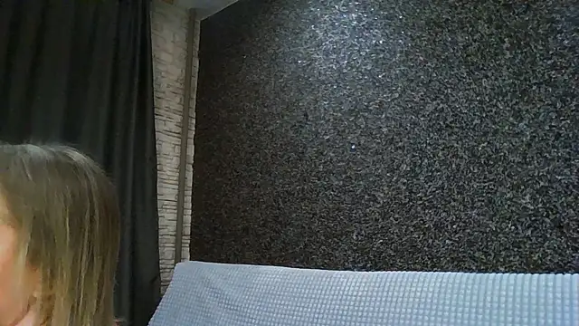 Amanda Luxe online show from January 6, 2026, 3:10 am