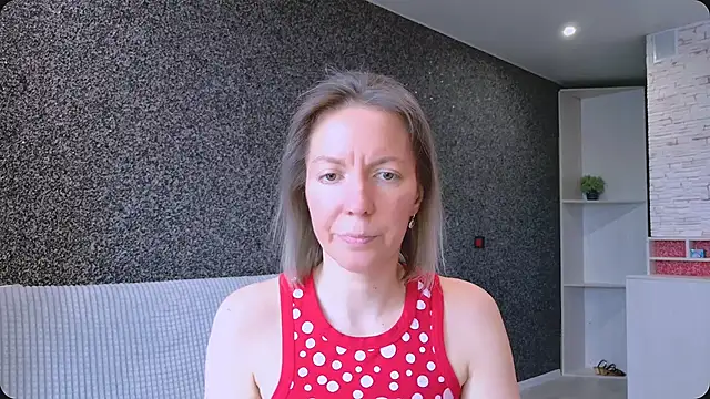 Amanda Luxe online show from May 8, 2026, 3:01 am