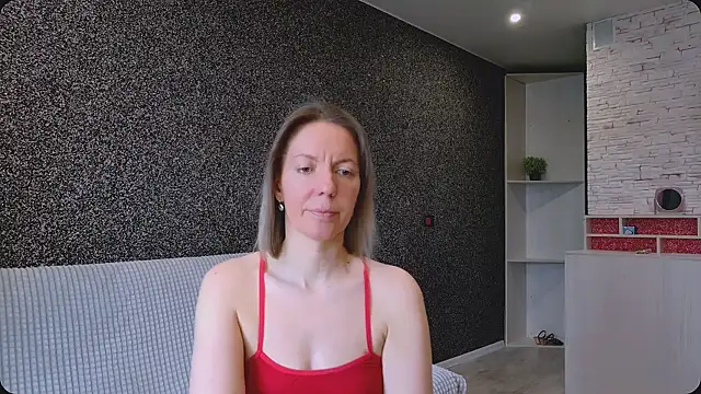 Amanda Luxe online show from May 11, 2026, 3:12 am