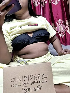 Riyamoni7485 online show from April 22, 2026, 2:40 pm