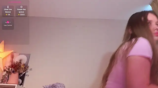 SmolCutie online show from July 23, 2026, 5:27 am