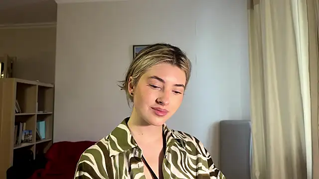 Dia DeAmas online show from June 15, 2026, 12:51 pm