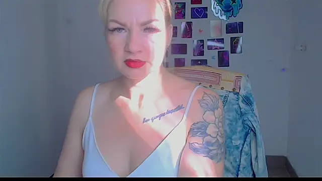 Snapshot of Madonna_Fire chatting on May 11, 2026, 5:46 am Madonna Fire online show from May 11, 2026, 5:46 am