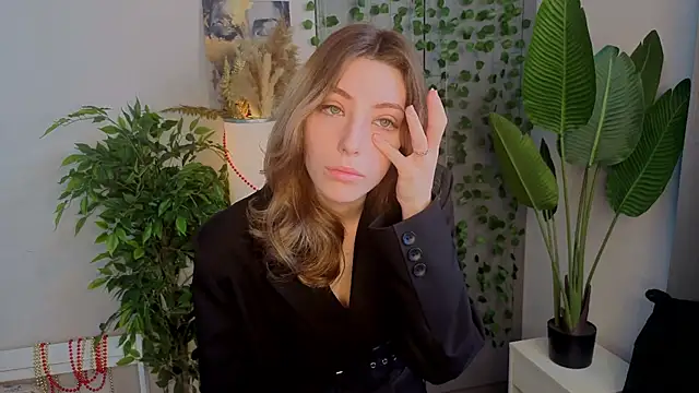 BrianneMallory online show from February 5, 2026, 6:07 am