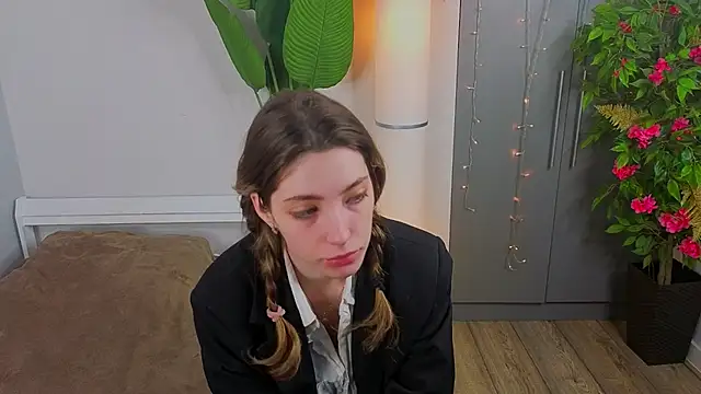 BrianneMallory online show from March 11, 2026, 6:41 am