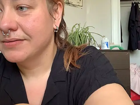 Snapshot of NymphoBuzi chatting on February 4, 2026, 8:25 pm NymphoBuzi online show from February 4, 2026, 8:25 pm