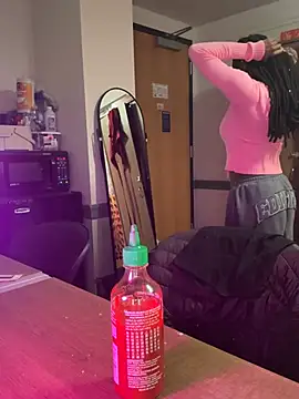 Snapshot of CookiesNcreaming chatting on February 11, 2026, 10:37 pm CookiesNcreaming online show from February 11, 2026, 10:37 pm