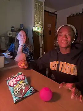 Snapshot of CookiesNcreaming chatting on February 25, 2026, 4:55 am CookiesNcreaming online show from February 25, 2026, 4:55 am