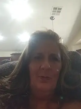 Snapshot of HotAzMilf chatting on June 5, 2026, 8:47 pm HotAzMilf online show from June 5, 2026, 8:47 pm