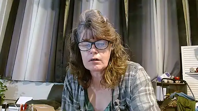 ladylavende3 online show from March 18, 2025, 6:46 am