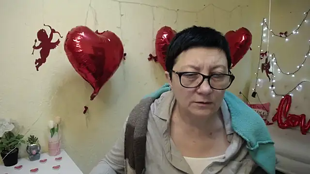 EmilyL0ve online show from February 3, 2026, 6:13 pm