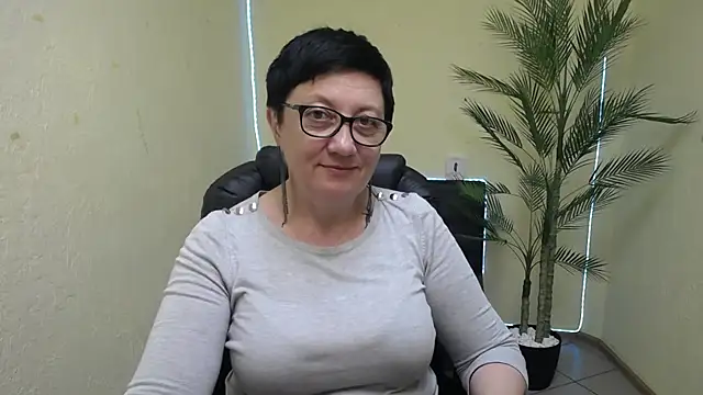 Snapshot of EmilyL0ve chatting on May 31, 2026, 5:20 pm EmilyL0ve online show from May 31, 2026, 5:20 pm