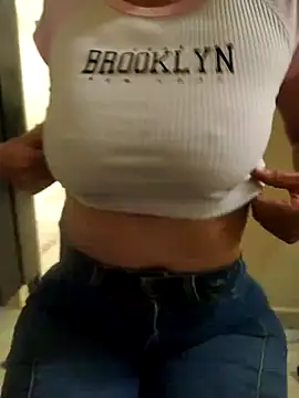 veronik111 online show from April 9, 2026, 4:34 pm