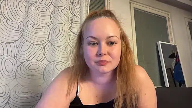 sweet-iina online show from February 18, 2026, 9:33 pm