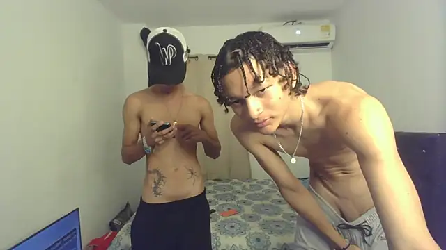 pocket loversxxx online show from February 25, 2026, 4:00 am