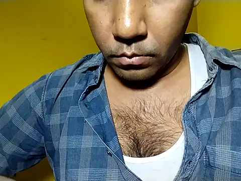 Snapshot of Lucky___05 chatting on July 9, 2026, 2:32 pm Lucky 05 online show from July 9, 2026, 2:32 pm