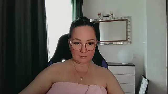 Snapshot of infinity_loveliness chatting on July 25, 2026, 8:34 am infinity loveliness online show from July 25, 2026, 8:34 am