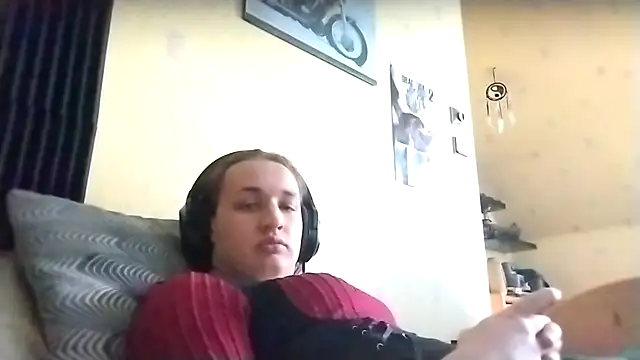 julialafemboy59 online show from February 2, 2026, 1:10 pm