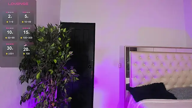 Im FelixHunter online show from April 23, 2026, 12:29 pm
