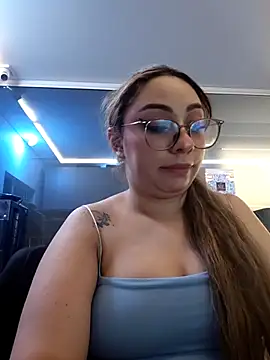 Snapshot of nicol_moons chatting on March 17, 2026, 5:55 am nicol moons online show from March 17, 2026, 5:55 am